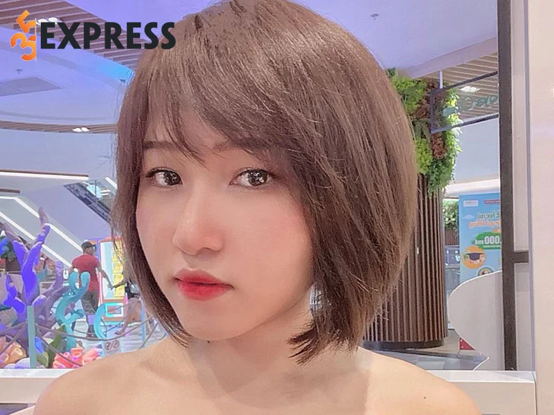 streamer-uyen-pu-bat-dau-su-nghiep-tu-con-so-0-35express