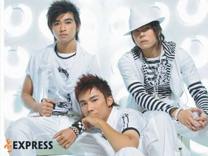 su-nghiep-cua-nam-ca-si-chi-thien-35express