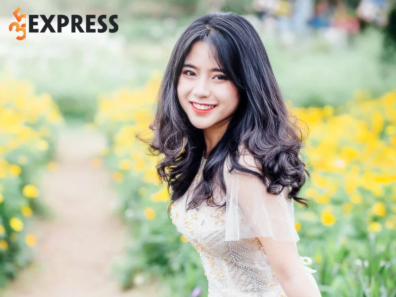 tiktoker-huong-bear-noi-tieng-sau-nhung-hinh-anh-nu-sinh-mang-ao-dai-1-35express