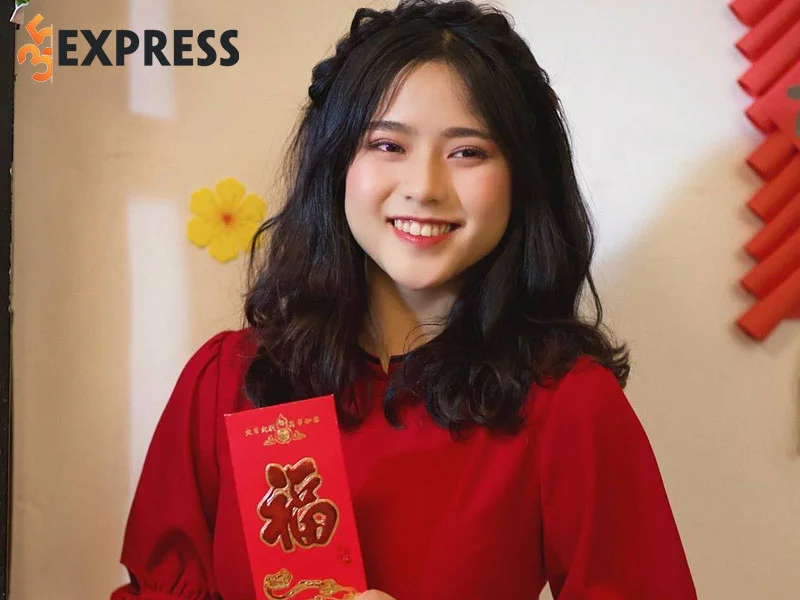 tiktoker-huong-bear-noi-tieng-sau-nhung-hinh-anh-nu-sinh-mang-ao-dai-35express