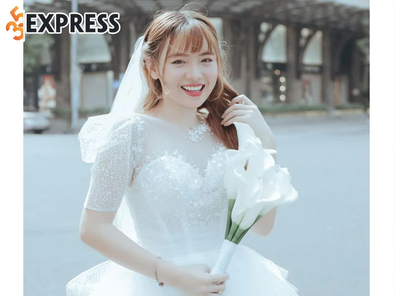 trang-no-bi-ban-trai-tung-clip-nong-len-mang-35express