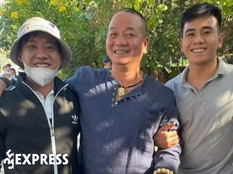 trum-giang-ho-hai-banh-ra-tu-sau-22-nam-thu-an-chung-than-1-35express