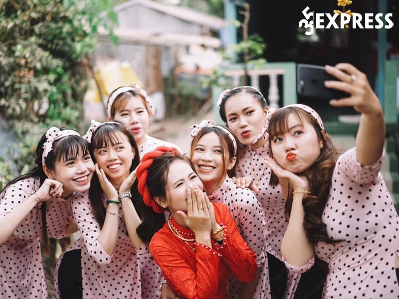 ao-dai-bung-qua-mau-hong-35express