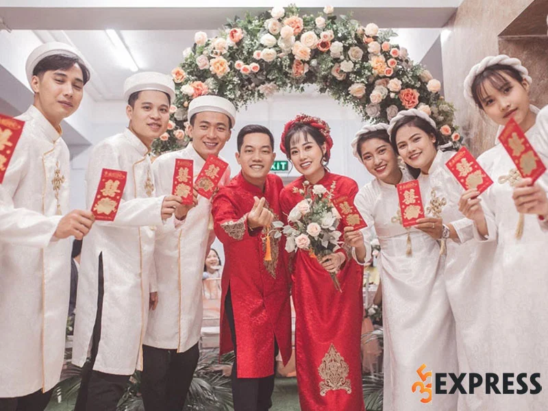 ao-dai-bung-qua-mau-trang-35express