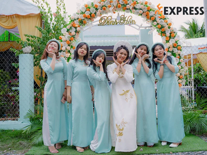 ao-dai-bung-qua-mau-xanh-35express