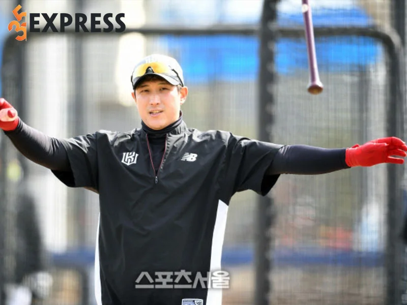 cau-thu-bong-chay-hwang-jae-gyun-la-ai-1-35express