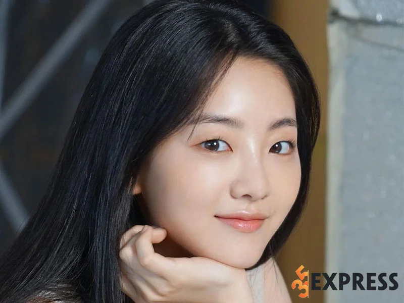 dien-vien-cho-yi-hyun-la-ai-1-35express