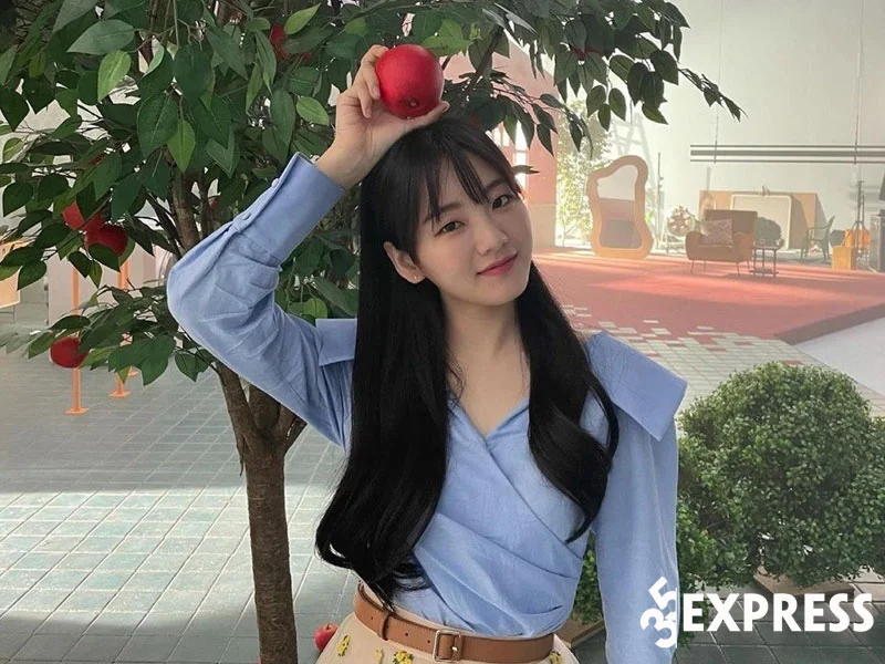 doi-tu-cua-cho-yi-hyun-1-35express