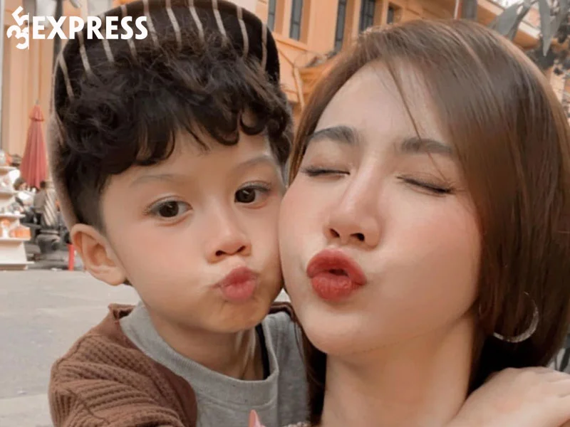 doi-tu-cua-huyen-lizzie-35express