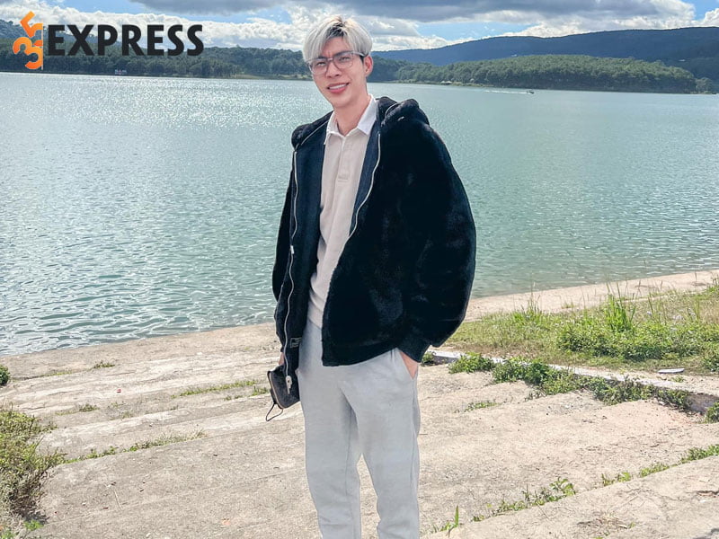 hai-mom-hanh-trinh-tro-thanh-streamer-tre-tuoi-1-35express
