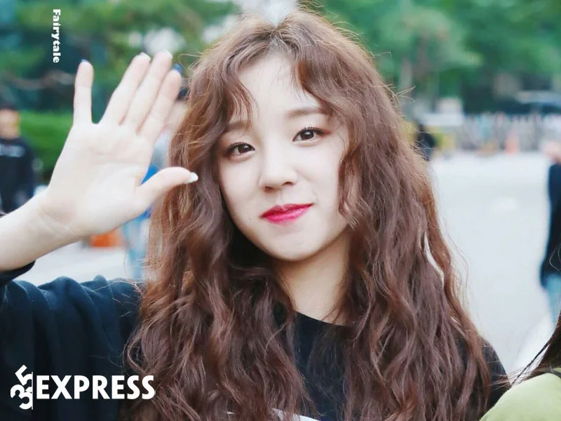 hanh-trinh-su-nghiep-cua-tong-vu-ky-yuqi-1-35express