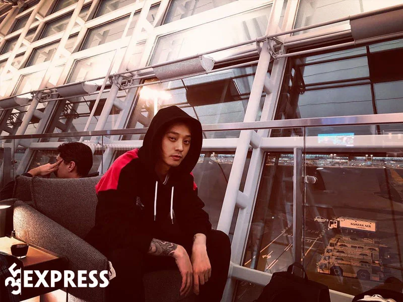 jung-joon-young-cuoc-song-cua-ke-bien-thai-duoi-vo-boc-ngoi-sao-4-35express