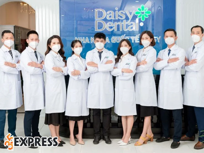 ly-do-nen-chon-boc-rang-su-tai-nha-khoa-quoc-te-daisy-1-35express