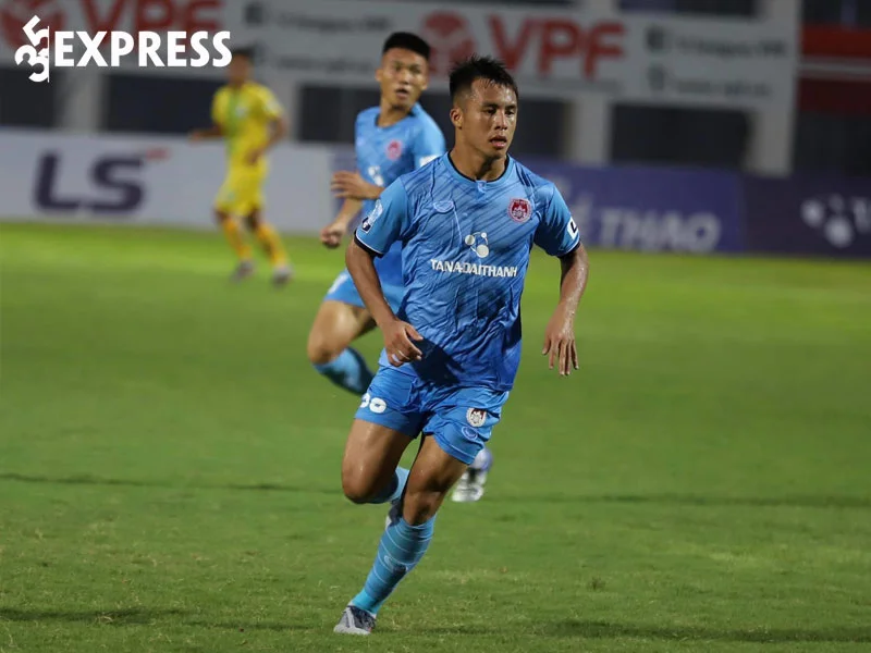 nguyen-trong-long-tan-binh-cua-doi-tuyen-viet-nam-35express