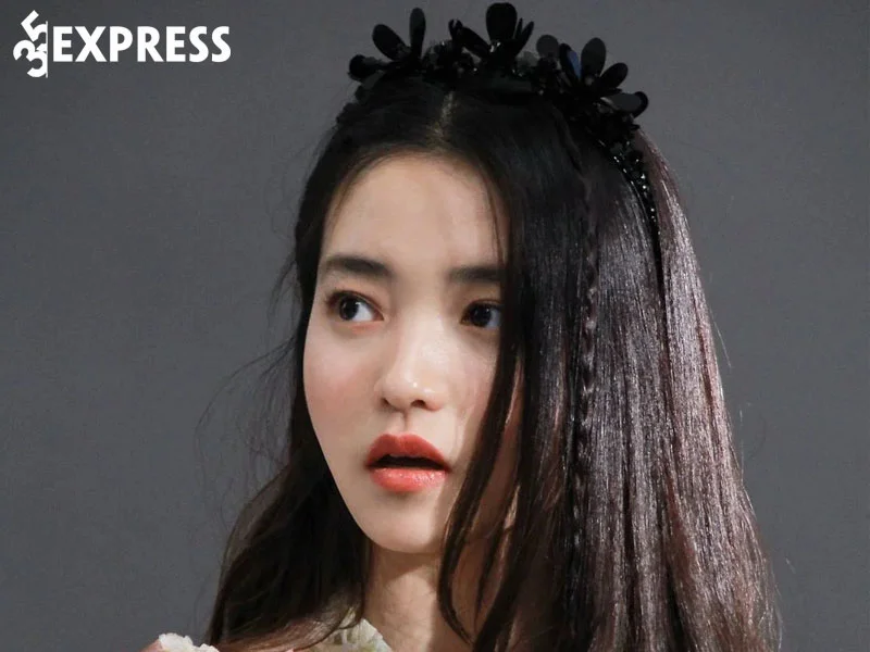 nu-than-kim-tae-ri-toa-sang-nho-phim-19-35express