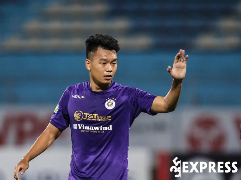 qua-trinh-su-nghiep-cua-cau-thu-nguyen-thanh-chung-2-35express