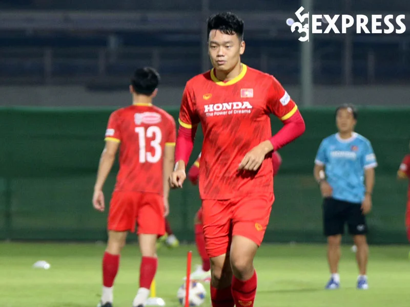 qua-trinh-su-nghiep-cua-cau-thu-nguyen-thanh-chung-35express