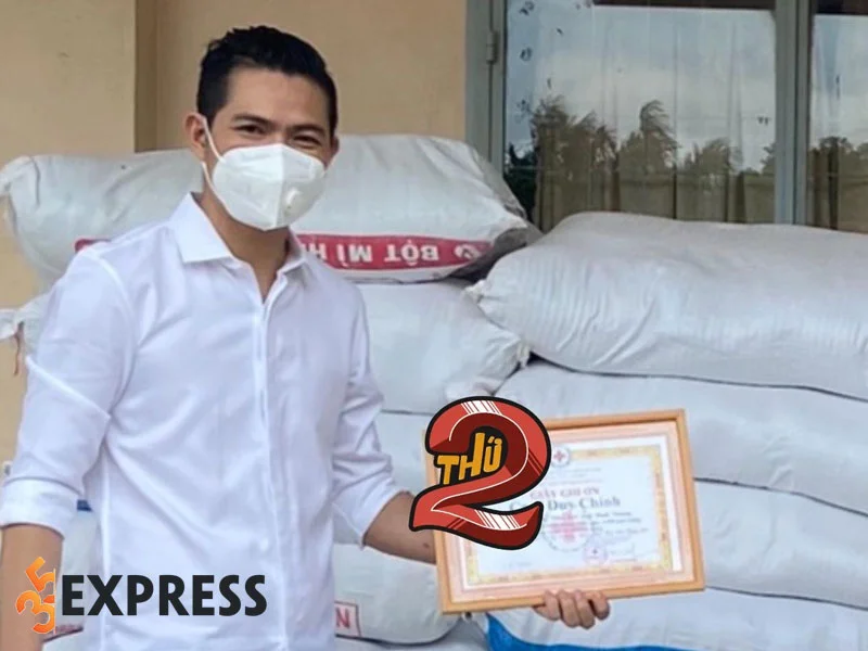 tam-long-nhan-ai-cua-ca-si-dinh-duy-chinh-35express