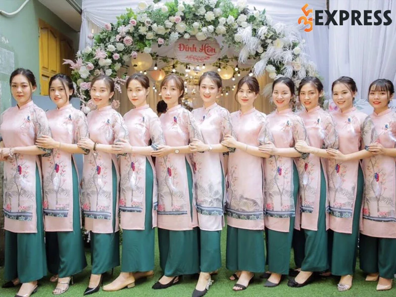 thue-ao-dai-bung-qua-gia-bao-nhieu-tphcm-35express