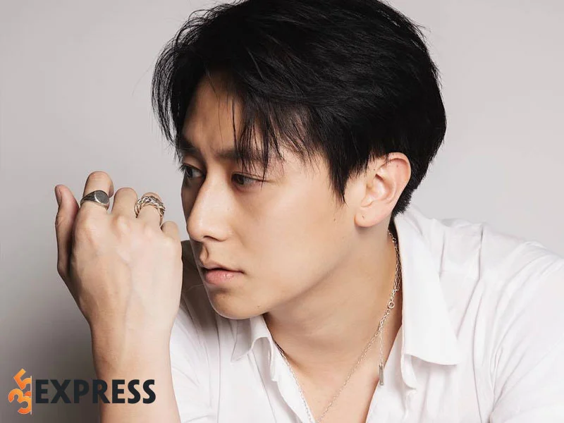 tom-tat-tieu-su-ly-lich-ve-rocker-nguyen-35express