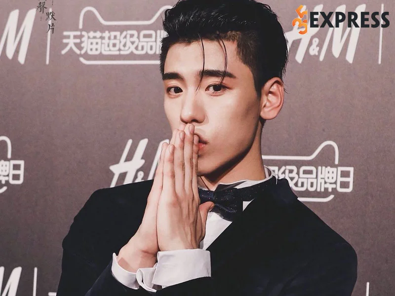 tom-tat-tieu-su-ly-lich-ve-vuong-tu-di-35express