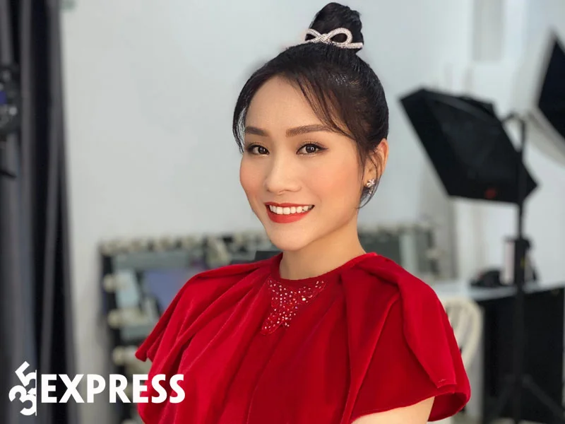 tom-tat-tieu-su-thong-tin-ly-lich-cua-ca-si-ho-phuong-lien-35express