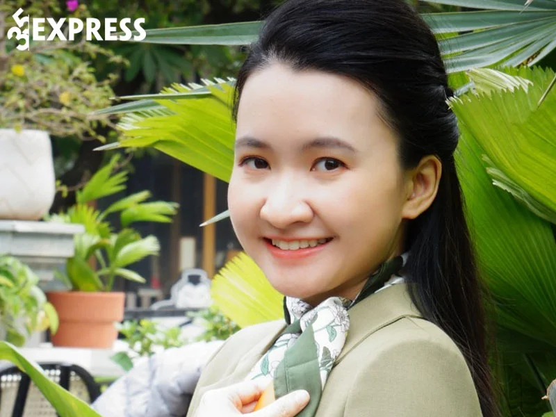 tom-tat-tieu-su-thong-tin-ly-lich-cua-dien-gia-tue-an-35express