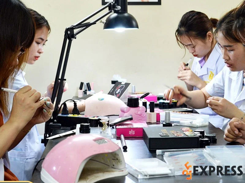 trung-tam-dao-tao-va-cham-soc-sac-dep-cali-spa-35express