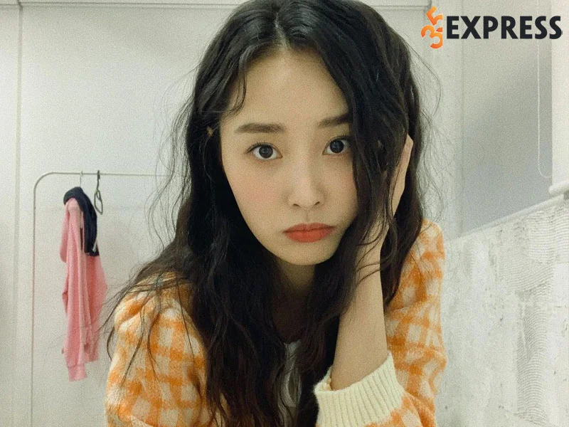 bae-woo-hee-va-buoc-chuyen-minh-sang-dien-xuat-35express