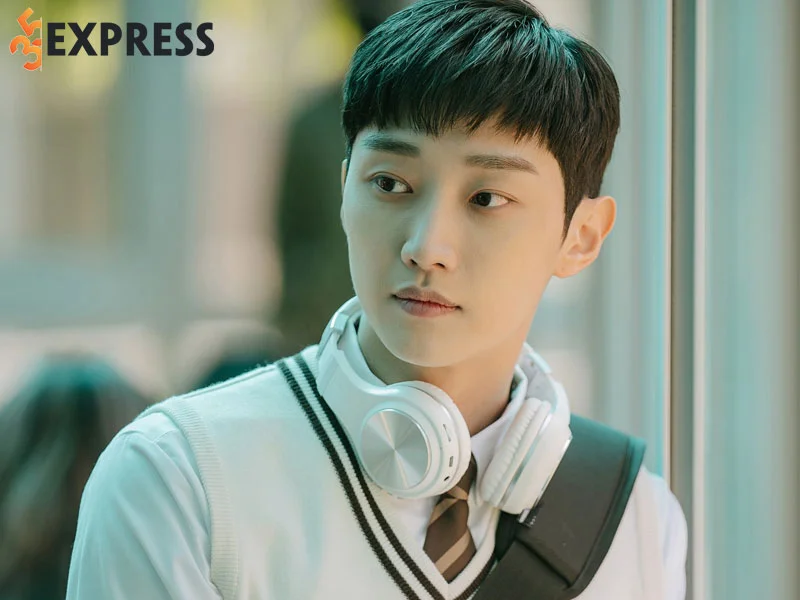 chang-trai-tai-nang-jung-jin-young-va-su-nghiep-dien-xuat-2-35express