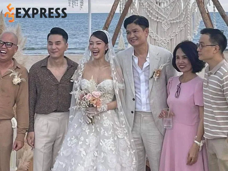 chong-minh-hang-lo-dien-trong-dam-cuoi-the-ky-duoc-netizen-quan-tam-35express