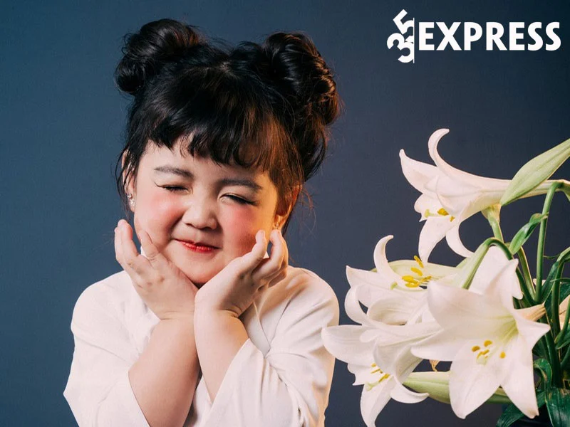 cuoc-song-hien-tai-sau-anh-hao-quang-cua-mau-nhi-cherry-an-nhien-1-35express
