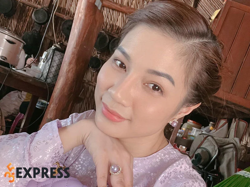 dien-vien-lam-my-van-dua-hoi-dan-anh-35express