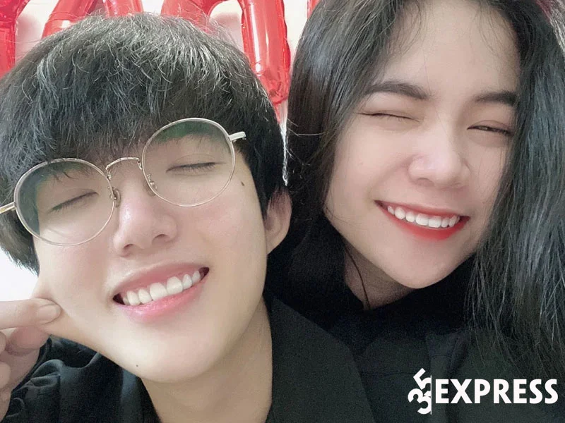 doi-tu-cua-youtuber-phong-can-tv-35express