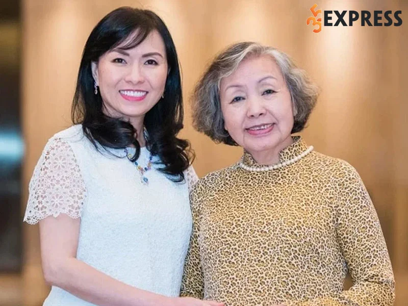 gia-the-gia-dinh-phia-nha-vo-ceo-ho-nhan-1-35express