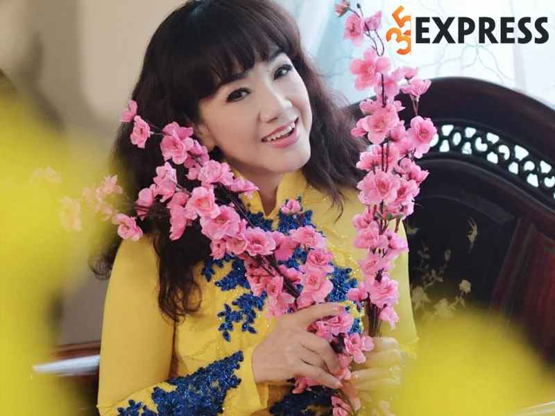 hanh-phuc-vien-man-tuoi-xe-chieu-cua-nghe-si-cai-luong-phuong-hong-thuy-tai-my-1-35express