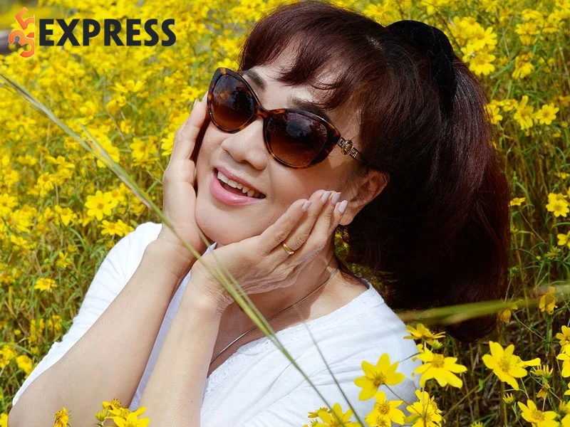 hanh-phuc-vien-man-tuoi-xe-chieu-cua-nghe-si-cai-luong-phuong-hong-thuy-tai-my-35express