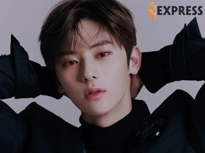 hanh-trinh-su-nghiep-cua-chang-ca-si-hwang-min-hyun-tai-sac-ven-toan-2-35express