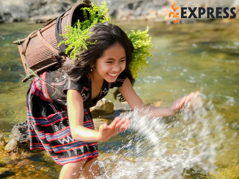 nu-cuoi-rang-ro-va-than-thai-chuyen-nghiep-cua-co-be-11-tuoi-khanh-huyen-2-35express