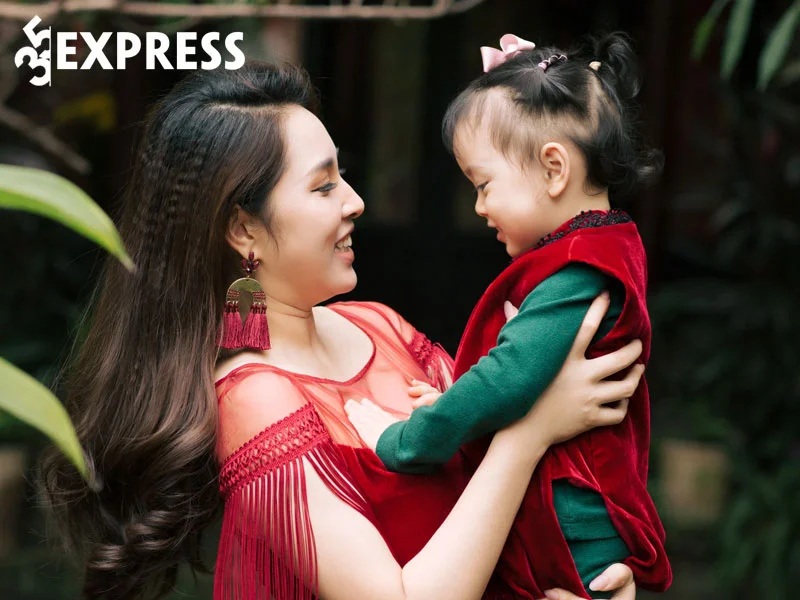 sac-dep-hut-hon-cua-hoa-hau-ngo-phuong-lan-35express