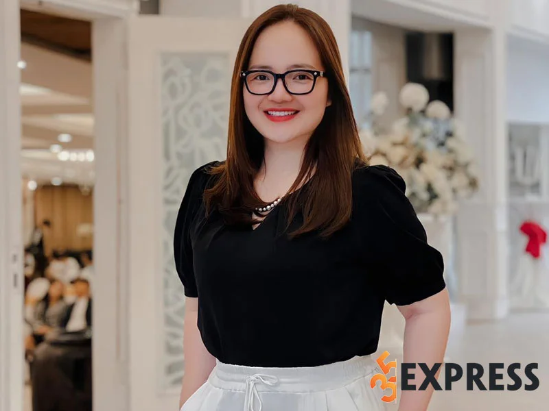 streamer-hoang-huong-la-ai-1-35express