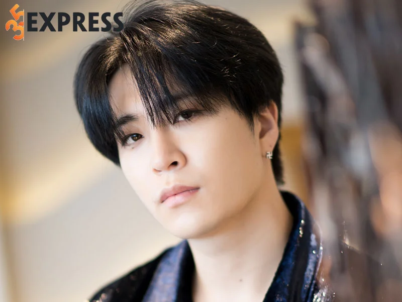su-nghiep-am-nhac-cua-nam-ca-si-choi-young-jae-35express