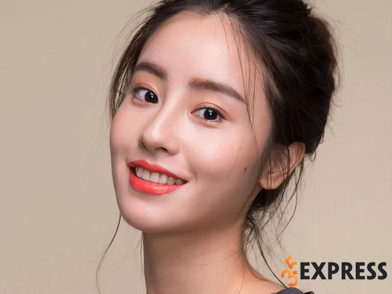 su-nghiep-cua-co-nang-mao-hieu-tue-35express