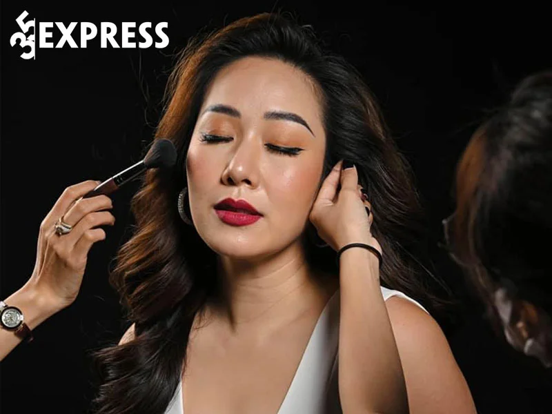 su-nghiep-cua-hoa-hau-ngo-phuong-lan-1-35express