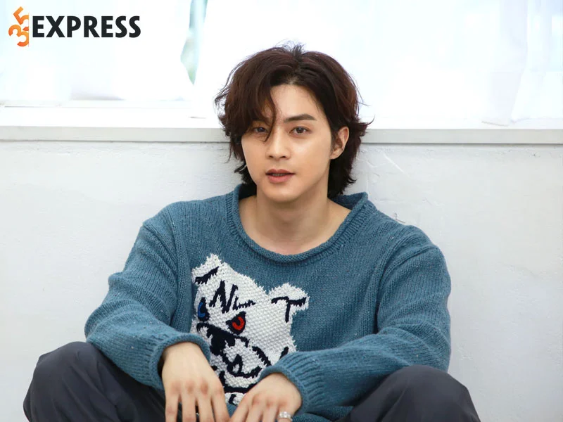 su-nghiep-dien-xuat-cua-kim-ji-hoon-1-35express