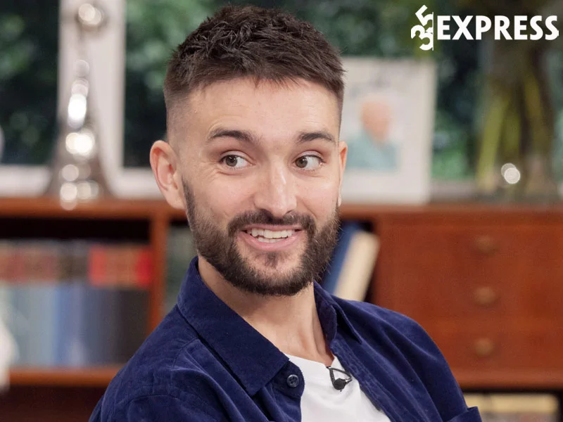 su-ra-di-cua-tom-parker-huyen-thoai-1-35express