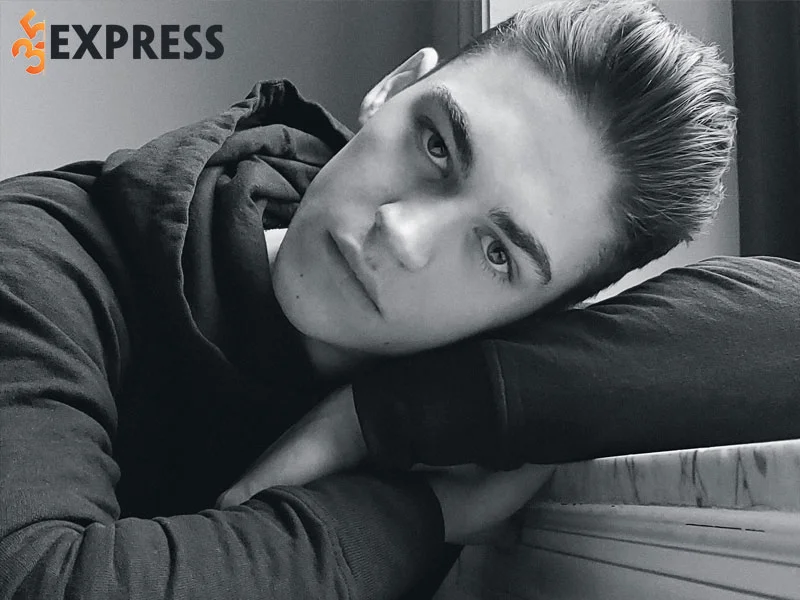 thanh-cong-cua-dien-vien-hero-fiennes-tiffin-35express