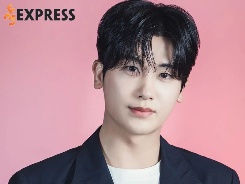 tom-tat-ly-lich-profile-tieu-su-cua-nam-ca-si-park-hyung-sik-35express