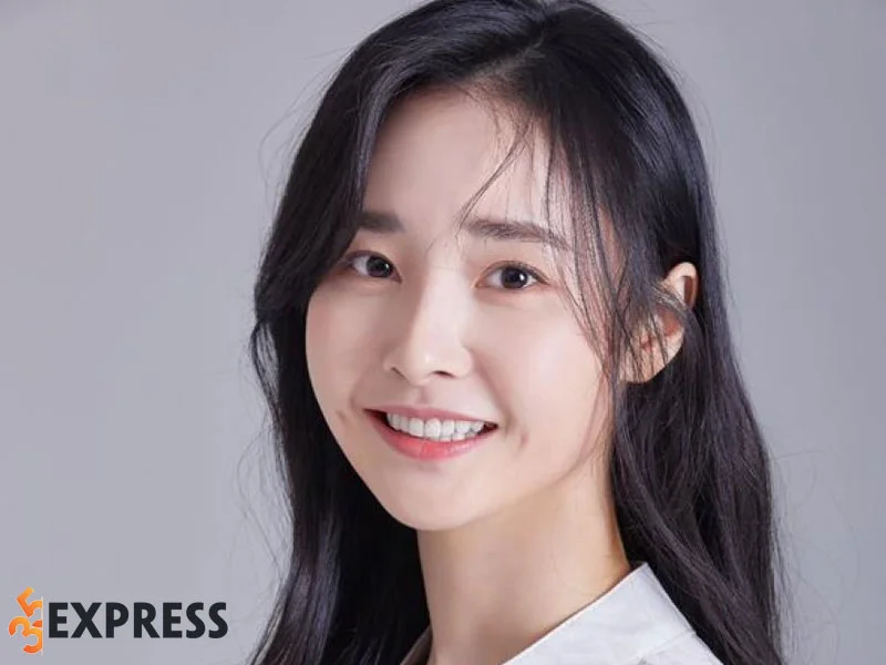 tom-tat-ly-lich-tieu-su-cua-ca-si-bae-woo-hee-35express