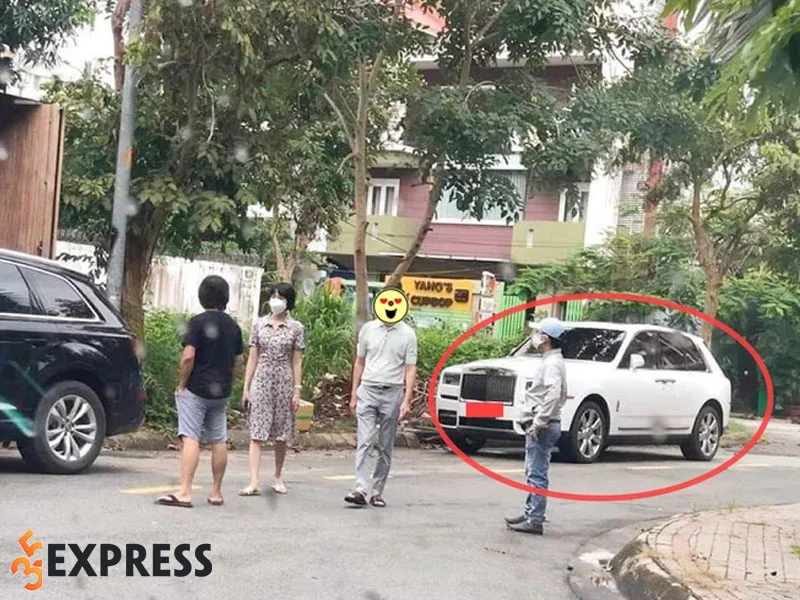 tong-hop-loat-anh-cua-hien-ho-cung-ceo-ho-nhan-xuat-hien-khap-mxh-11-35express